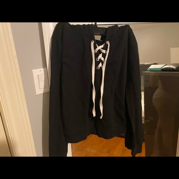 black sweater - Picture 1 of 2